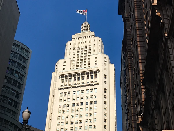 Vista panorâmica do Farol Santander no centro de São Paulo