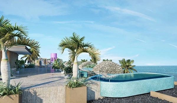 Imagem de uma piscina de borda infinita na cobertura de um hotel com vista para o mar, cercada por palmeiras e um céu azul claro, ideal para relaxamento e lazer.