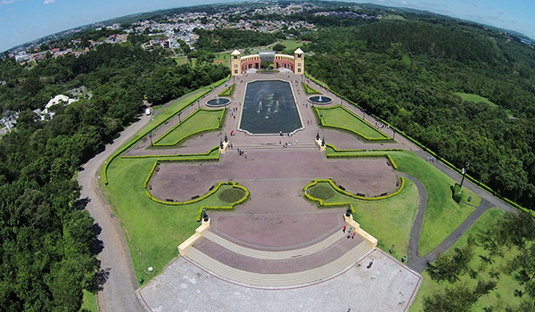 Memorial Paranista e parques de Curitiba