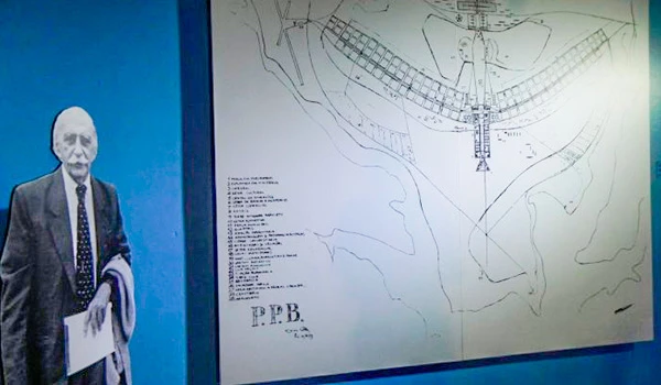 Imagem de um projeto de planejamento de uma obra civil detalhado, exibindo um mapa e um monumento histórico ao lado, com foco em engenharia e arquitetura.