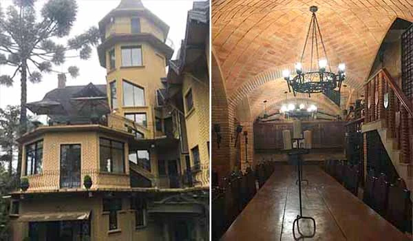 Detalhes da arquitetura de uma casa com estilo vitoriano e interior de sala com teto de abóbada e lustre antigo. Harry Potter em Campos do Jordão.