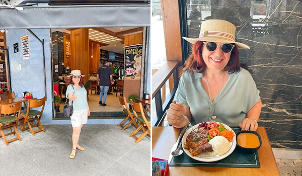 Imagem de uma mulher sorridente com chapéu de palha e óculos escuros, comendo uma refeição em um restaurante ao lado de uma imagem dela fora do local, usando camisa azul clara, shorts brancos e sandálias, em um ambiente externo.
