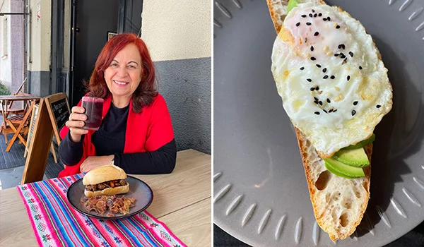 Deusa Rodrigues de preto e chale vermelho provando um brunch, com sanduíche de carne e suco do chicha morada e ao lado um pão com ovos e abacate. Dica dos Bares Santa Cecília.