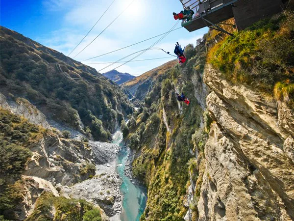 Foto de um tour da aventura - Bung Jump do Shotover Canyon na região de Queenstown