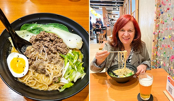 Deusa Rodrigues, comendo um prato de macarrão com carne moída e vegetais, ao lado de uma tigela de macarrão, destacando a experiência gastronômica. Perfeito para quem busca dicas de alimentação e receitas de comida chinesa ou asiática.