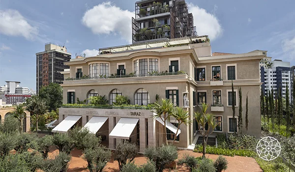 Foto do Hotel Rosewood em São Paulo com arquitetura histórica.