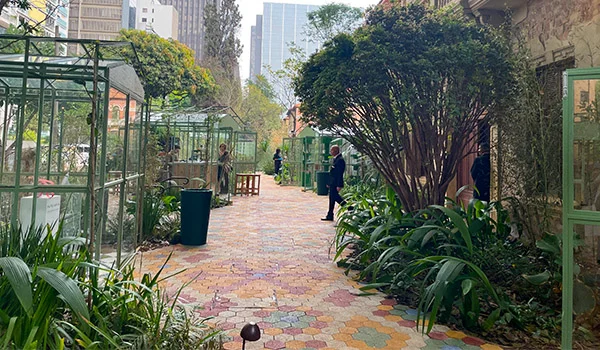 Foto da área comercial do Rosewood, na Cidade Matarazzo. Hotéis de luxo em São Paulo.