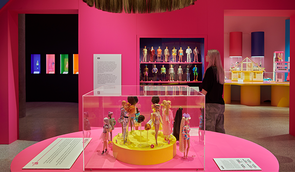 Barbie no Museu do Design em Londres,