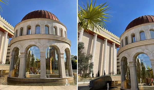 Vista de um elegante edifício com cúpula e colunas, cercado por palmeiras, refletindo a beleza da arquitetura moderna e histórica, na visita guiada ao Templo de Salomão.