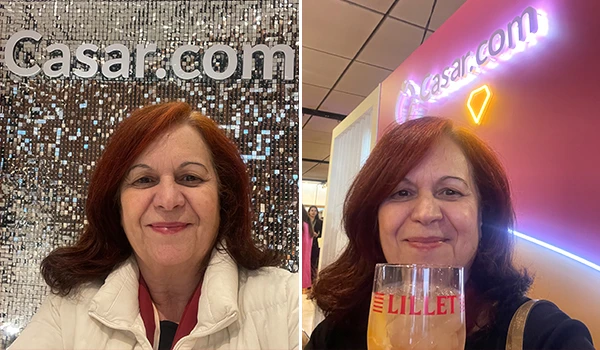 Deusa Rodrigues em evento da Casar.com, em ambiente animado, com letreiro e bebida na mão, mostrando alegria e envolvimento no momento. Um dos eventos sobre casamentos em São Paulo.