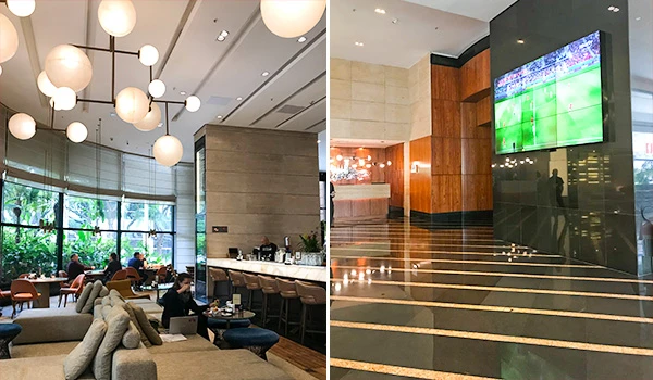 Ambiente moderno e aconchegante de um bar e lounge com iluminação elegante, ideal para socializar e assistir eventos esportivos.