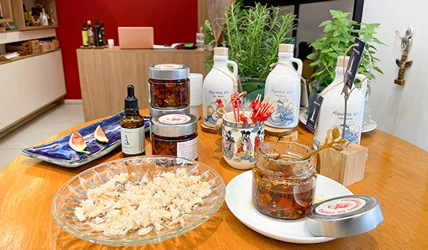 Imagem de azeites e outros produtos com azeite 