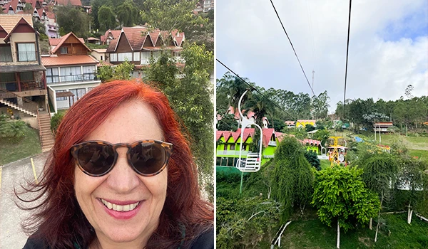 Deusa Rodrigues sorrindo em frente a chalés coloridos do Hotel China Park, e um teleférico dentro da propriedade. Uma vista panorâmica repleta de vegetação.