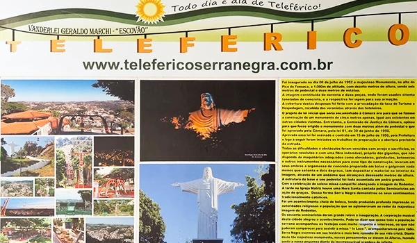 Pôster informativo sobre o teleférico de Serra Negra, destacando sua história, imagens e informações sobre a atração turística.