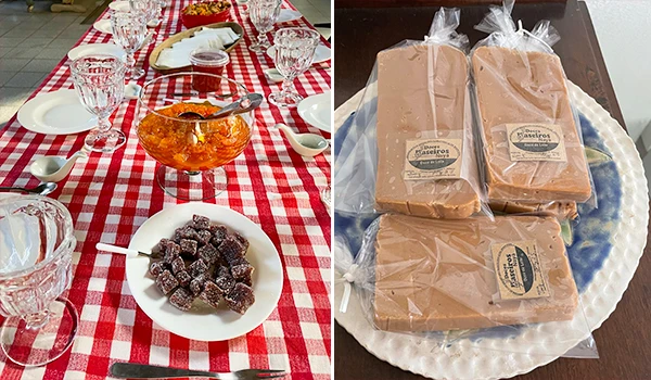Mesa posta no Doces Kaseiros Nayá com doce de abóbora, goiabada, entreo copos de água, em uma decoração de mesa com toalha xadrez vermelha e branca.