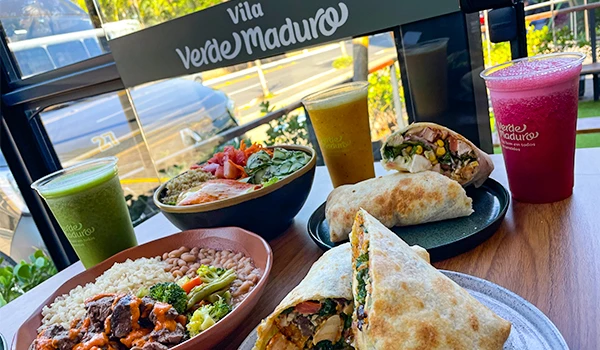 Refeição, arroz, feijão e sucos naturais na Vila Verde I Maduro, em ambiente aconchegante. Rotas Gastronômicas do interior de SP.