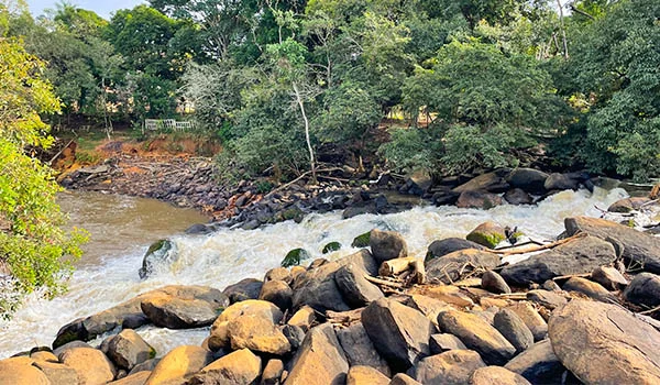 Foto da cachoeira da Chácara dos Sonhos em Mococa.